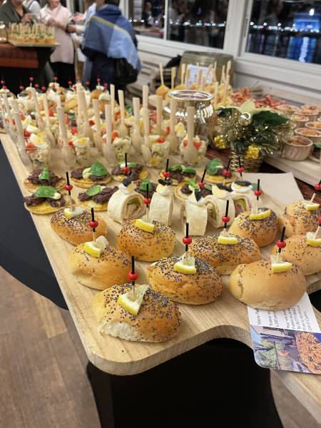 Soirée privée bordeaux sur un bateau / péniche sur la Garonne  avec traiteur 