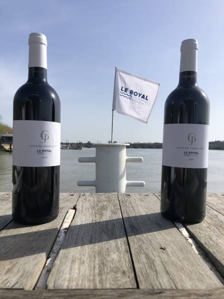 Vin de producteur locaux sur une bateau péniche privatisée pour un évènement